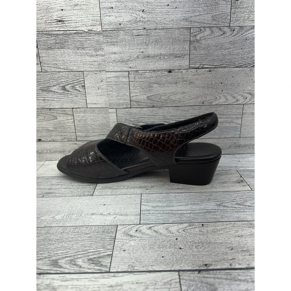 SAS Shoes Womens Size 6.5W Croc Embossed Leather Sandals Tripad Comfort Made USA